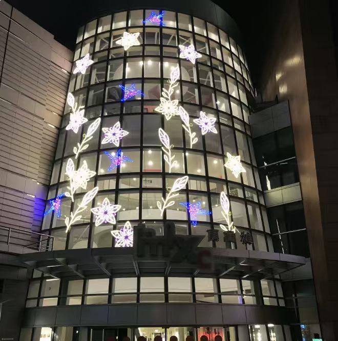 giant light up ornaments outdoor